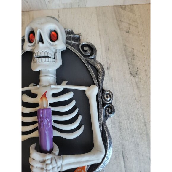 Hyde Eek animated talking skeleton frame candle Halloween hanging prop - Picture 5 of 8